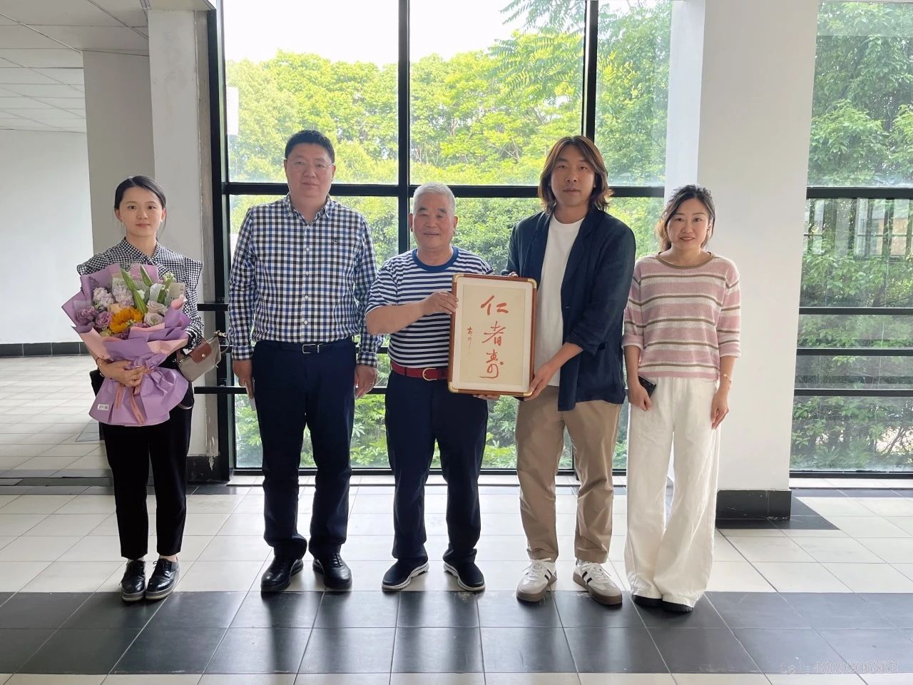 儲吉旺為高校學(xué)子講授“畢業(yè)最后一課”(圖4) 儲吉旺為高校學(xué)子講授“畢業(yè)最后一課”(圖4)