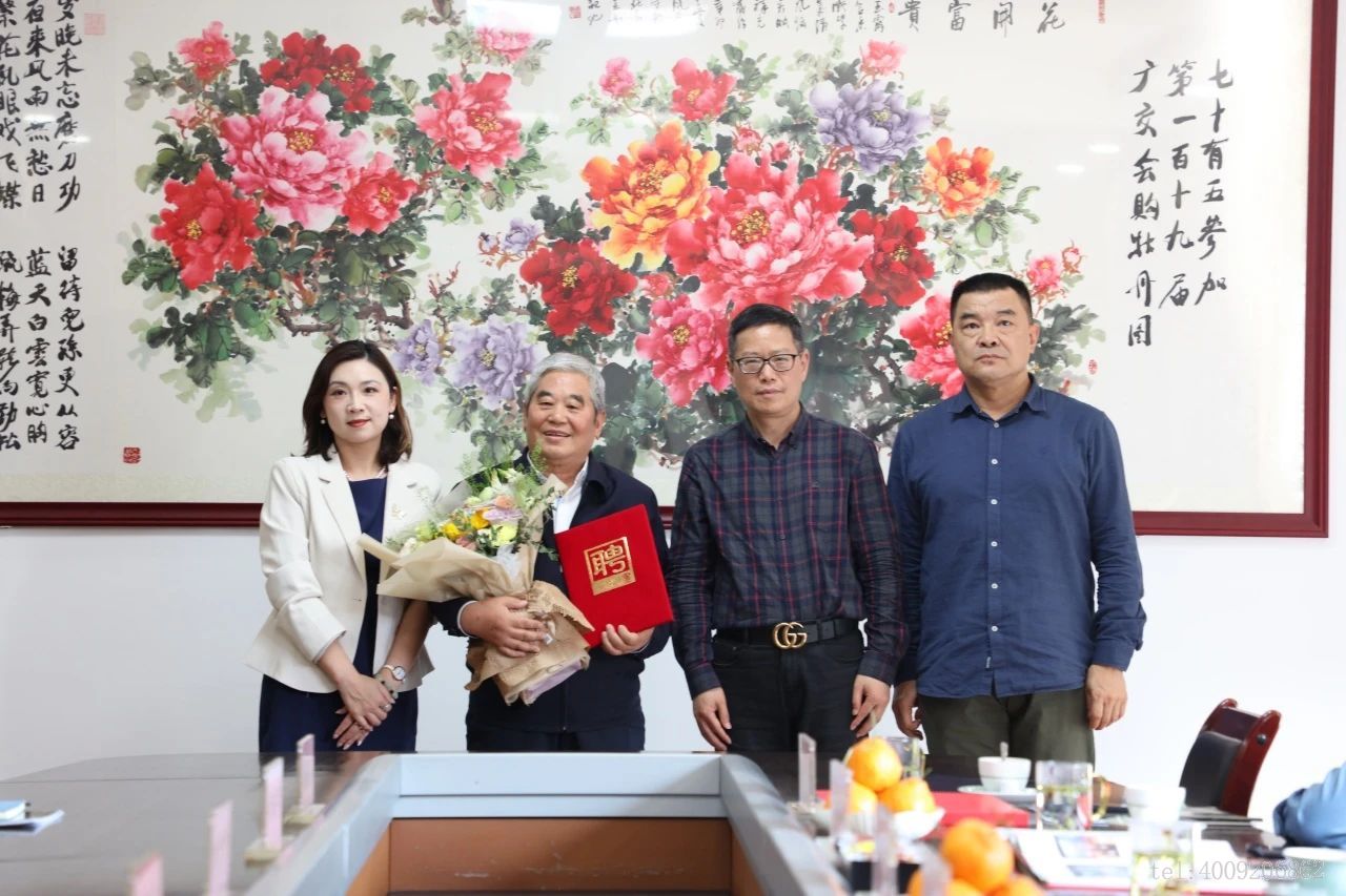 儲吉旺為高校學(xué)子講授“畢業(yè)最后一課”(圖1) 儲吉旺為高校學(xué)子講授“畢業(yè)最后一課”(圖1)