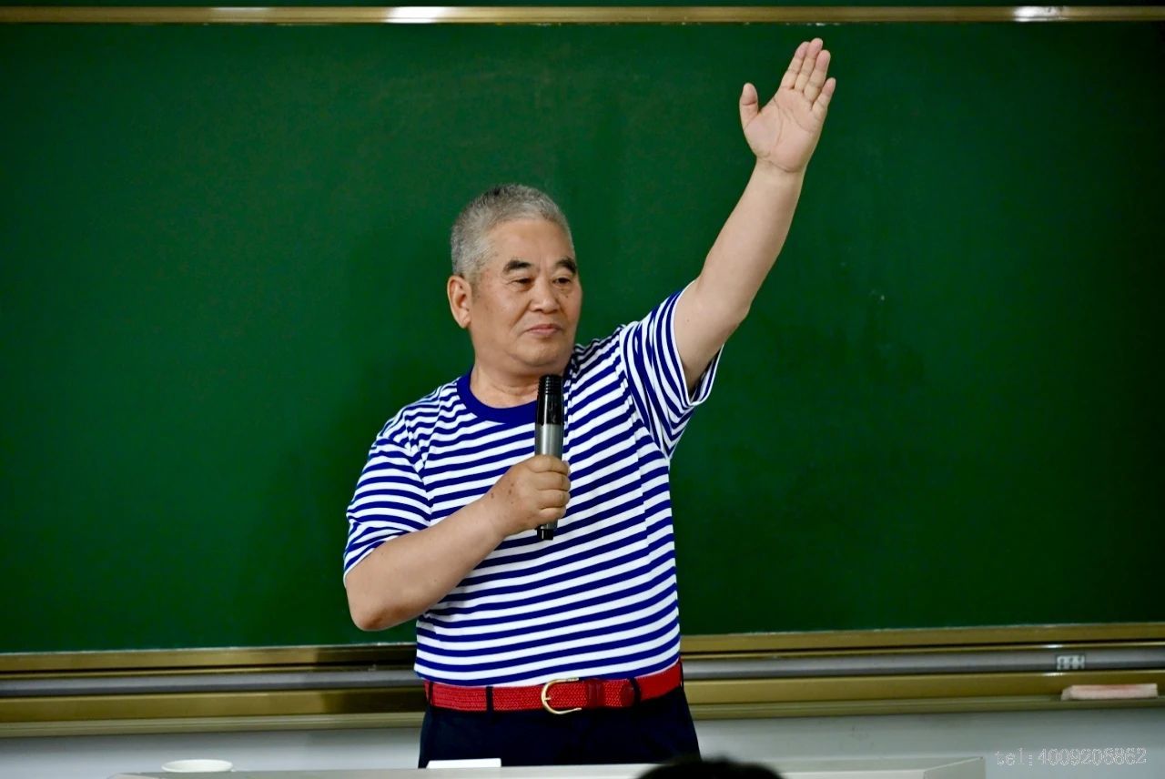 儲吉旺為高校學(xué)子講授“畢業(yè)最后一課”(圖3) 儲吉旺為高校學(xué)子講授“畢業(yè)最后一課”(圖3)